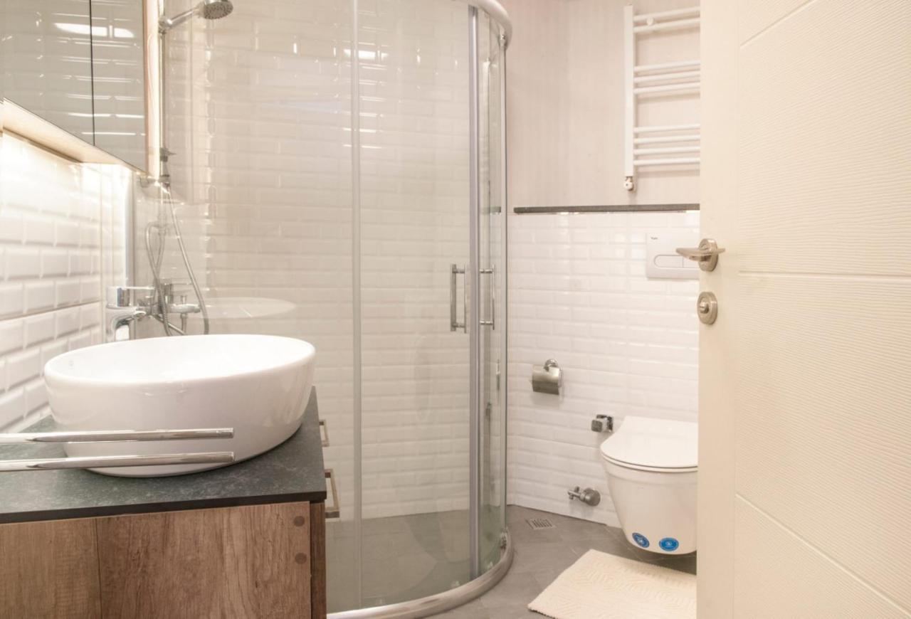 Apartamento Delightful Flat 500 M To Uskudar Ferry Station Estambul Exterior foto